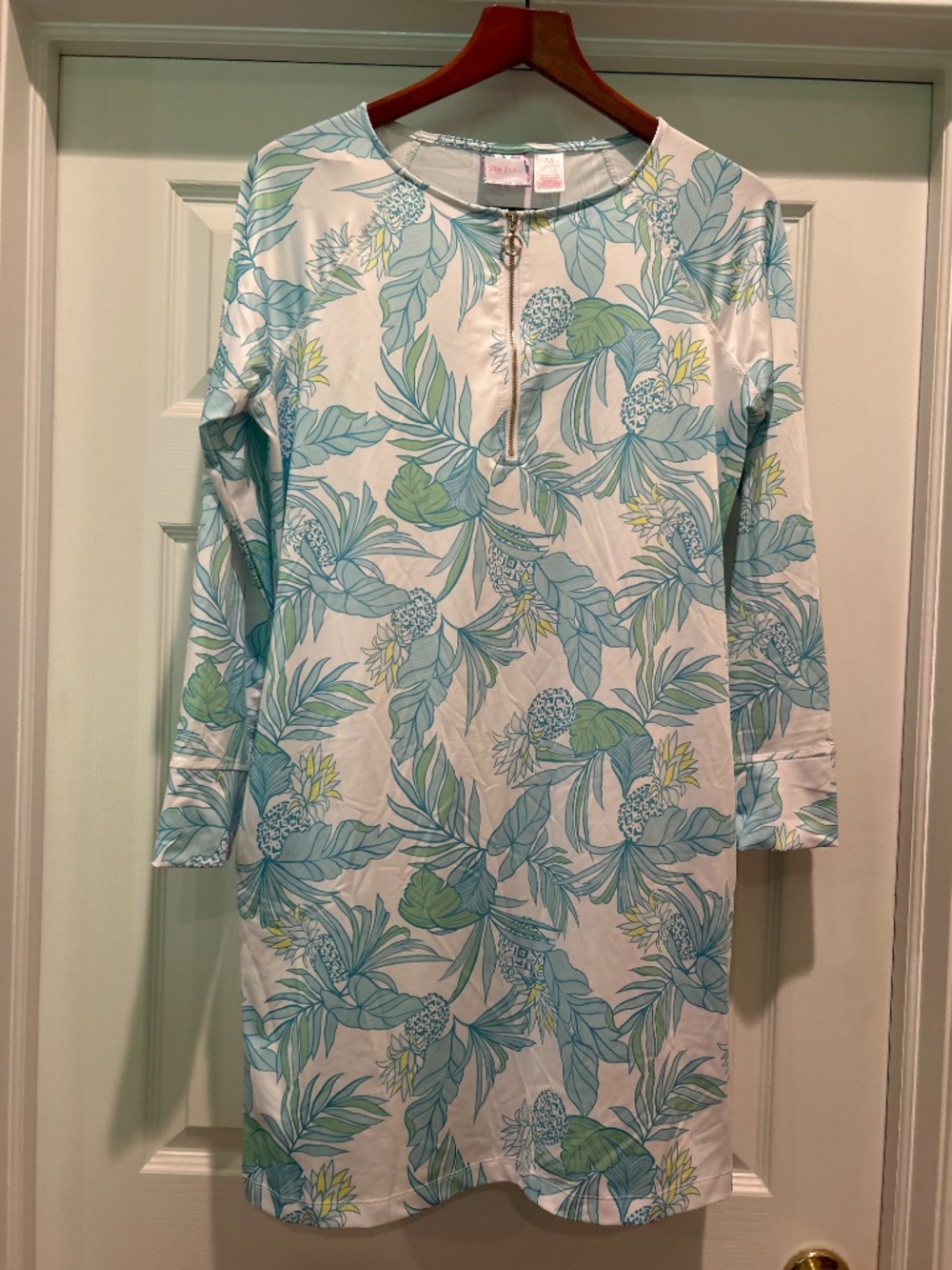 Stella Parker Collection  UPF 30+ Floral Shift Dress  Med Long Sleeve Zip